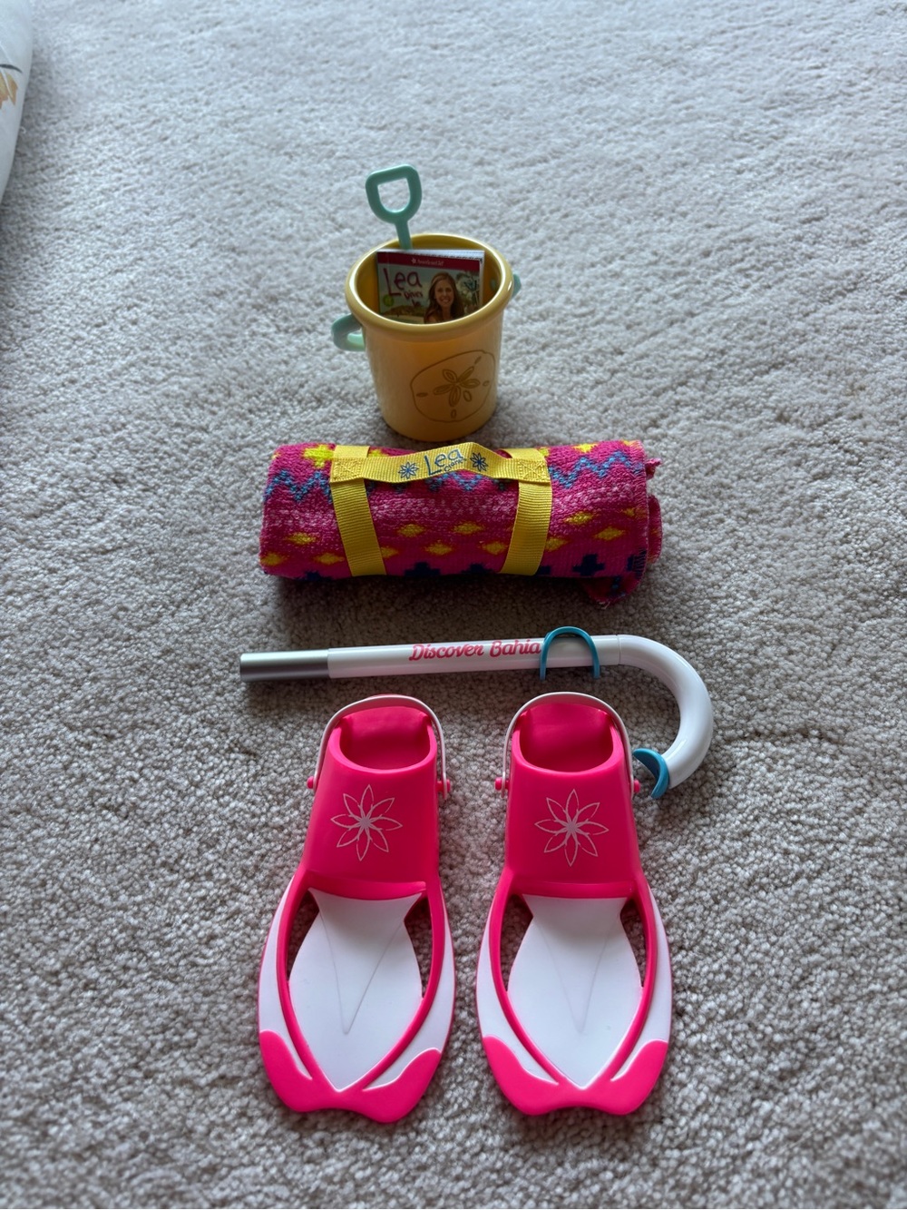American Girl Lea Beach Set - Picture 2 of 2